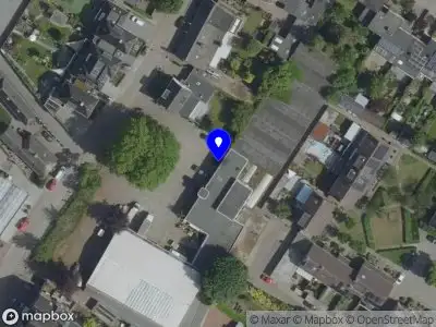 Politie naar de Gasthuisstraat in Helmond vanwege voertuigen te water