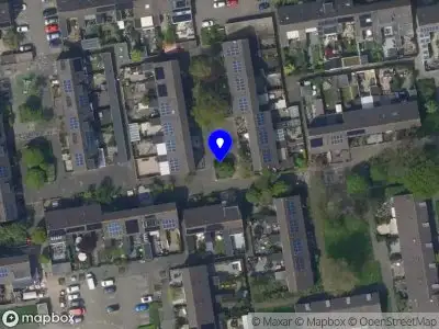 Brandweer met grote spoed naar de Jan Tooroplaan in Roelofarendsveen vanwege waarnemen gaslucht