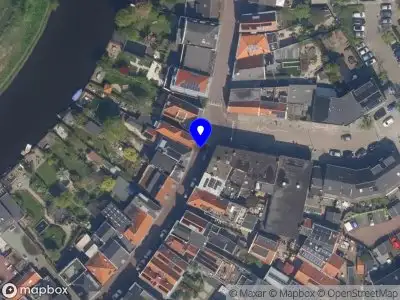 Ambulance met grote spoed naar de Overschiese Dorpsstraat in Rotterdam