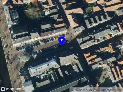 Politie naar de Nieuwe Markt in Kampen vanwege aanrijding met letsel