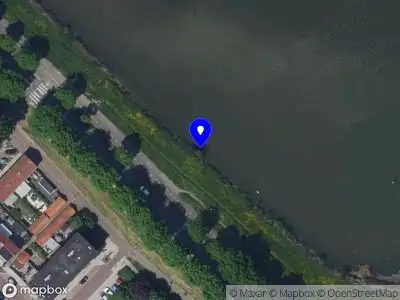 Brandweer met grote spoed naar de Waterhoenstraat in Dordrecht vanwege stankoverlast