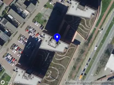 Ambulance met gepaste spoed naar de Klaasje Zevensterstraat in Hoogvliet Rotterdam