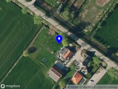 Politie naar de Langbroekerdijk B in Langbroek vanwege voertuigen te water