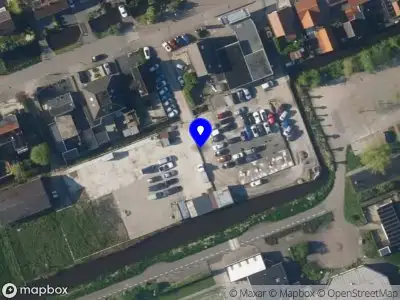 Politie naar de Voorstraat in Kockengen vanwege voertuigen te water