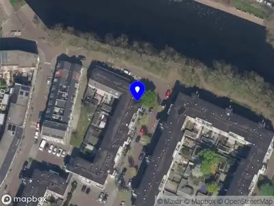 Ambulance met grote spoed naar de Nieuwe Hamelstraat in Rotterdam