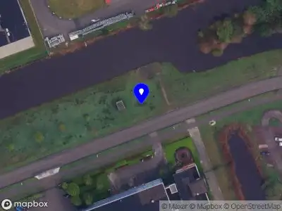 Politie met grote spoed naar de Curielaan in Drachten-Azeven vanwege voertuigen te water