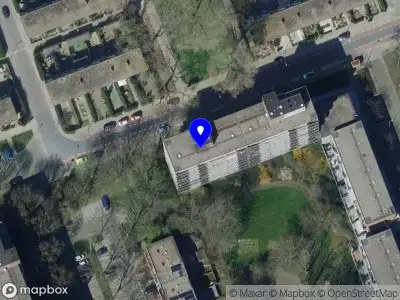 Ambulance met grote spoed naar de Tijmweg in Hoogvliet Rotterdam