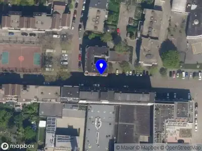 Ambulance met grote spoed naar de Van Meekerenstraat in Rotterdam