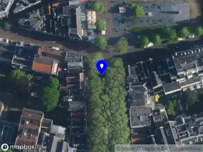 Ambulance met gepaste spoed naar de Thorbeckeplein in Amsterdam