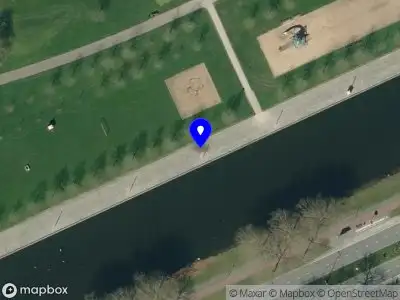 Brandweer met gepaste spoed naar de Hanzestraat in Arnhem vanwege een liftopsluiting