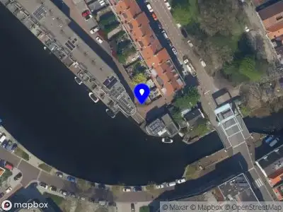 Ambulance met grote spoed naar de Houtzagerij in Schiedam