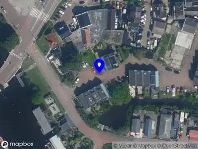 Ambulance met gepaste spoed naar de Gerrit van der Puijstraat in Amsterdam
