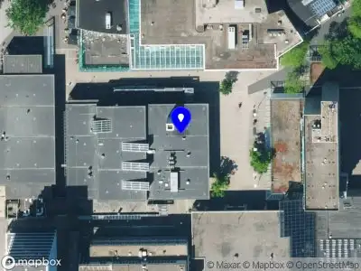 Brandweer met gepaste spoed naar de Mondriaanplein in Emmen