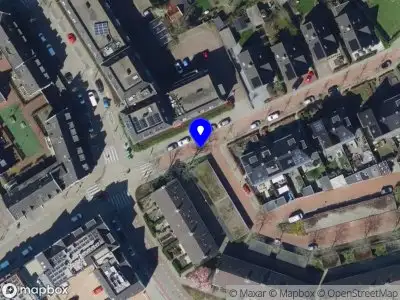 Ambulance met grote spoed naar de Emmastraat in Poortugaal