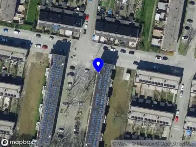 Ambulance met grote spoed naar de Geertruidenbergstraat in Rotterdam