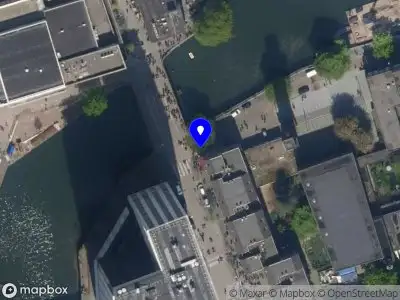 Ambulance met grote spoed naar de Keizerstraat in Rotterdam