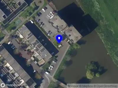Ambulance met grote spoed naar de IJseendplein in 's-Gravenhage