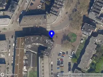 Ambulance met grote spoed naar de Vlietlaan in Rotterdam