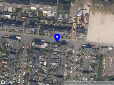 Ambulance met grote spoed naar de Pelmolenstraat in Rotterdam