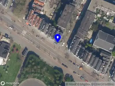 Ambulance met grote spoed naar de Oudedijk in Rotterdam