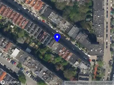 Ambulance met grote spoed naar de Van Weelstraat in Rotterdam