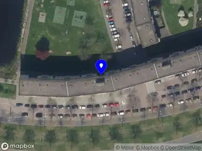 Ambulance met grote spoed naar de Westzeedijk in Rotterdam