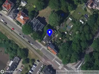 Ambulance met grote spoed naar de Cortgene in Alblasserdam