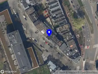 Ambulance met grote spoed naar de Van Vollenhovenstraat in Rotterdam