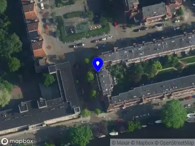 Ambulance met gepaste spoed naar de Penseelstraat in Amsterdam