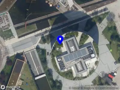 Ambulance met grote spoed naar de Museumpark in Rotterdam