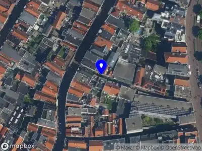 Ambulance met gepaste spoed naar de Helmbrekersteeg in Haarlem