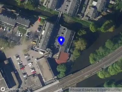 Ambulance met grote spoed naar de Wiardi Beckmanrode in Zoetermeer