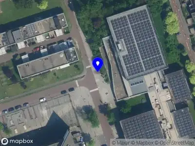 Ambulance met gepaste spoed naar de Eliza van Calcarstraat in Amsterdam