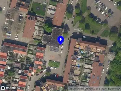 Ambulance met gepaste spoed naar de Neercanneplaats in Rotterdam