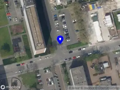 Ambulance met grote spoed naar de Grote Hagen in Rotterdam