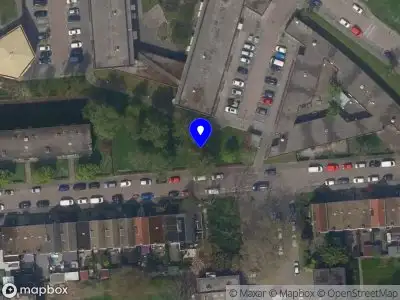 Ambulance met grote spoed naar de Aristotelesstraat in Rotterdam