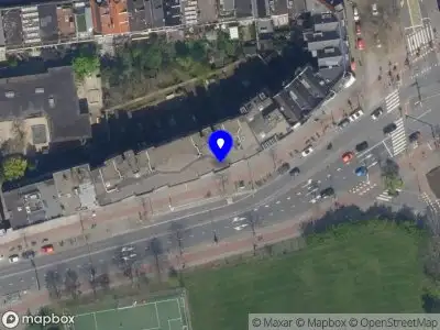 Ambulance met grote spoed naar de Beukelsdijk in Rotterdam