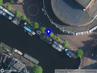 Brandweer met grote spoed naar de Amstel in Amsterdam