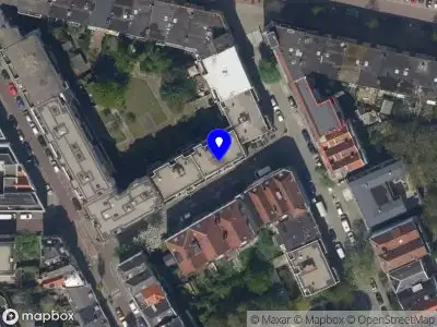 Ambulance met grote spoed naar de Korte Schoonderloostraat in Rotterdam