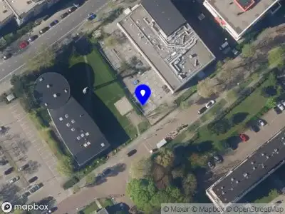 Ambulance met grote spoed naar de Esther de Boer-Van Rijklaan in 's-Gravenhage