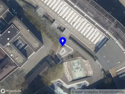 Ambulance met gepaste spoed naar de Benthemplein in Rotterdam