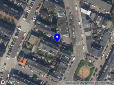 Brandweer met grote spoed naar de Hellevoetsestraat in Schiedam vanwege afhijsen patient