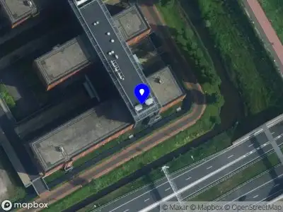 Ambulance met gepaste spoed naar de Haarlerbergweg in Amsterdam