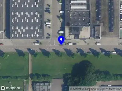 Ambulance met grote spoed naar de Rhôneweg in Amsterdam