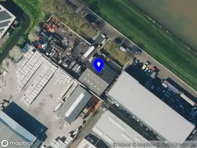 Brandweer met gepaste spoed naar de Noorderhavenweg in Tiel vanwege stormschade