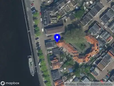 Ambulance met gepaste spoed naar de Prins Hendrikplantsoen in Zaandam