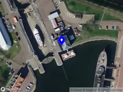 Ambulance met grote spoed naar de Dokweg in Hellevoetsluis
