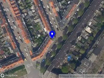 Ambulance met grote spoed naar de Groepstraat in Rotterdam