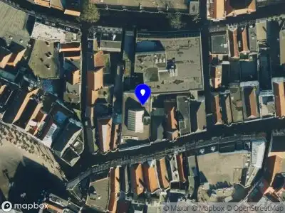 Brandweer met gepaste spoed naar de Grote Markt in Zwolle vanwege afgaan automatisch brandalarm