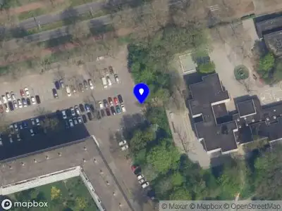 Ambulance met grote spoed naar de Curieplaats in Rotterdam